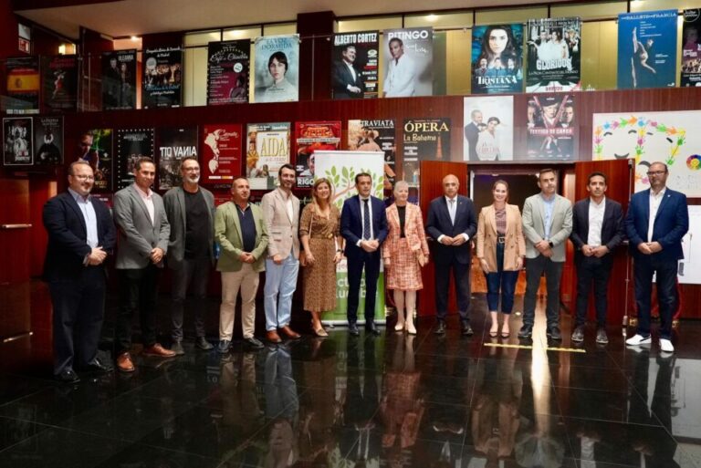 La Diputación de Valladolid celebra el Día Internacional de las Personas Mayores con una gran gala en el Teatro Zorrilla