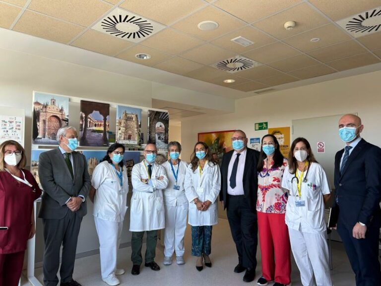 La Junta refuerza su alianza con ASCOL para mejorar la atención a pacientes con leucemia y otras enfermedades de la sangre