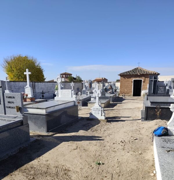 El alcalde de Pozal de Gallinas defiende el mantenimiento del cementerio tras las quejas vecinales