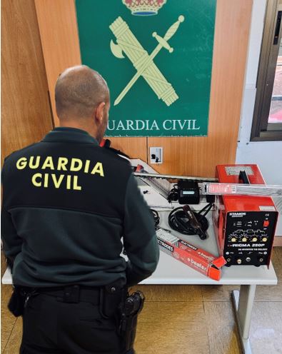 Detenidos dos hombres por un robo con fuerza en Aldeamayor de San Martín: la Guardia Civil recupera herramientas valoradas en 2.500 euros