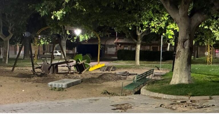 La nueva Plaza del Pilar de Medina del Campo estará lista en enero: zona infantil, gradas y mejoras en el saneamiento