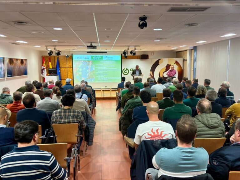 Más de 100 profesionales del vino se forman en Castilla y León para combatir el Mildiu en los viñedos