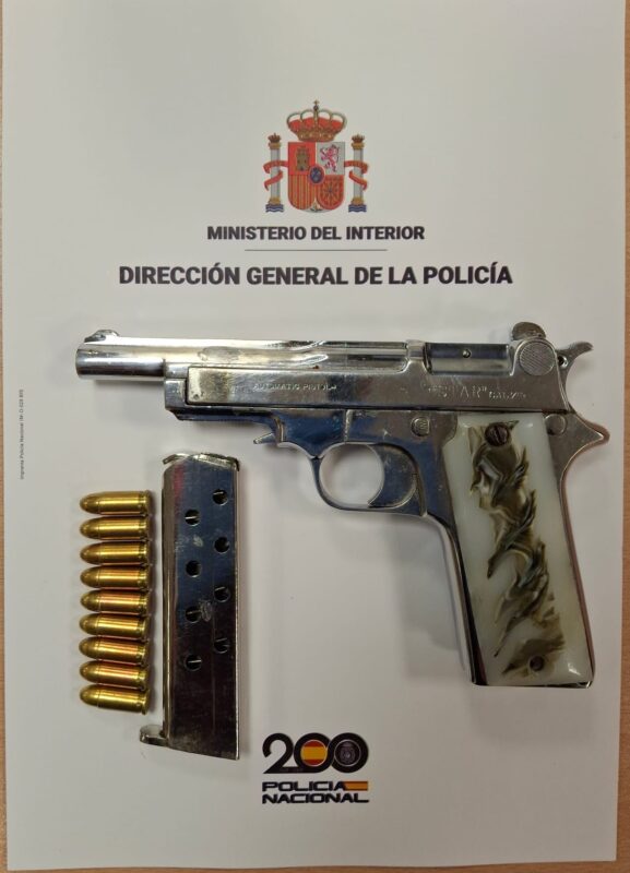 Detenidos en Valladolid dos presuntos autores de un atraco frustrado; intervienen una pistola 7,65 mm cargada