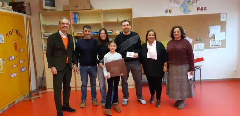 Una niña de Villaverde de Medina gana el concurso de la postal navideña de la D.O. Rueda