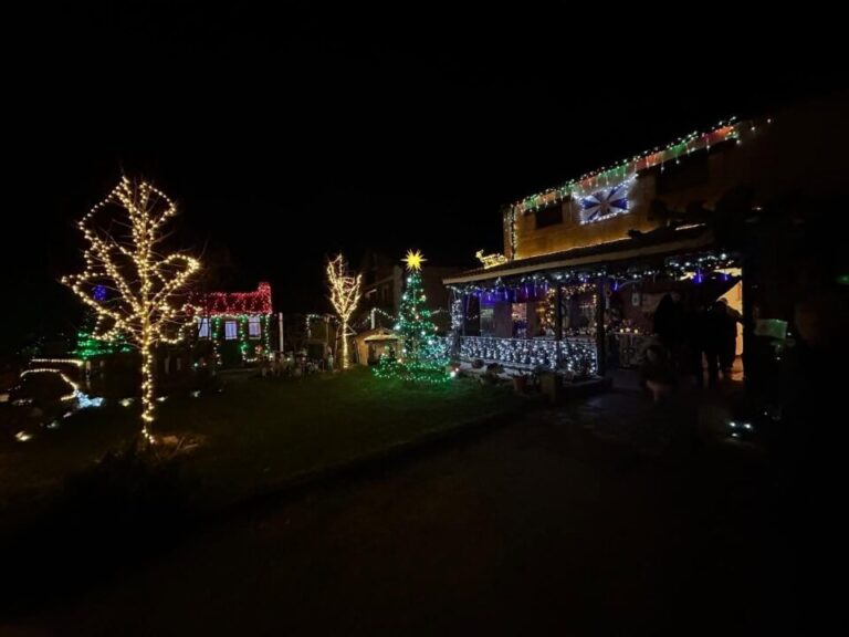 La magia de la Navidad llega a las casas de Pozal de Gallinas
