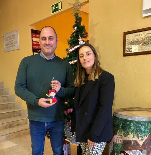«Micaela» ya luce en el Ayuntamiento de Rueda tras la visita de El Puente Salud Mental Valladolid