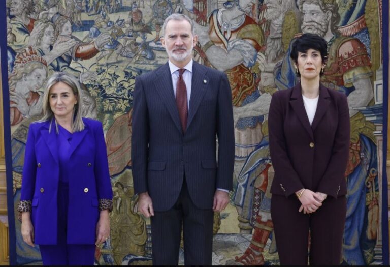La nueva ministra de Educación y la portavoz del Gobierno juran sus cargos ante el Rey