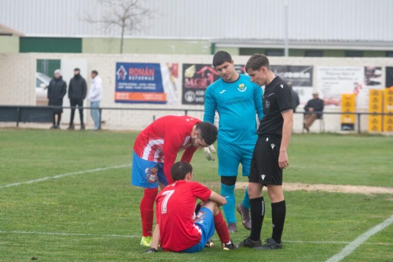 La Gimnástica Medinense sostiene el coliderato tras un empate sin goles en Valdestillas