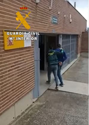 Detenido en Fuensaldaña por robar 9.300 euros en dinero y joyas de una vivienda sin forzar la entrada