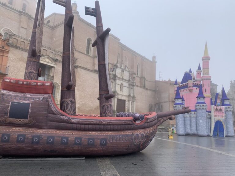 La Plaza Mayor de la Hispanidad se prepara para acoger Dracolandia