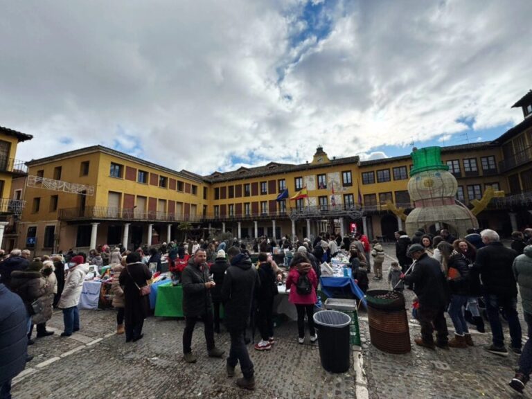 Tordesillas celebró un Mercado Navideño lleno de tradición y solidaridad