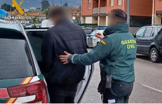 Detenidos dos hombres en Benavente tras precipitarse una mujer desde un tercer piso