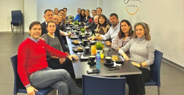 Guzmán Gómez destaca inversiones y mejoras urbanas en el desayuno navideño del PP