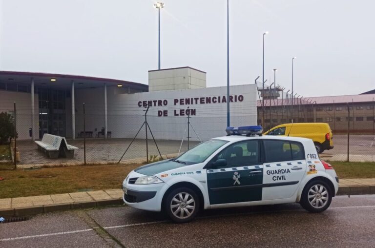 Detenidos dos hermanos tras destrozar siete coches durante una pelea en San Andrés del Rabanedo