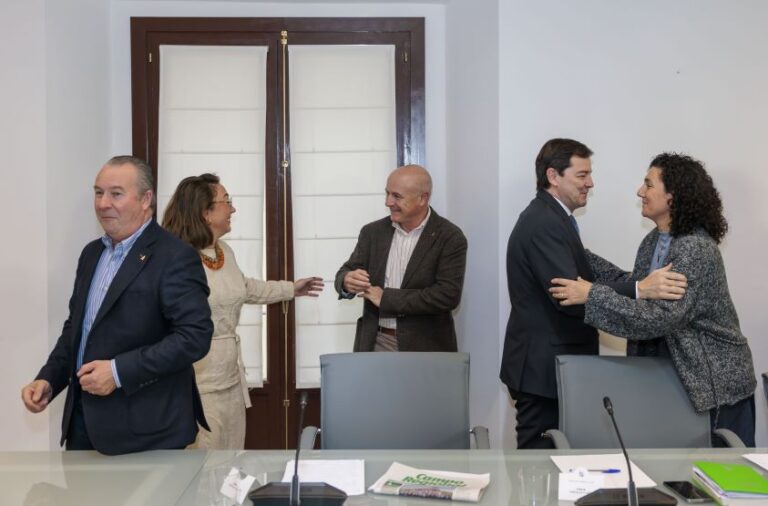 Mañueco crea un Comité de Expertos en Castilla y León para frenar la amenaza de la peste porcina africana