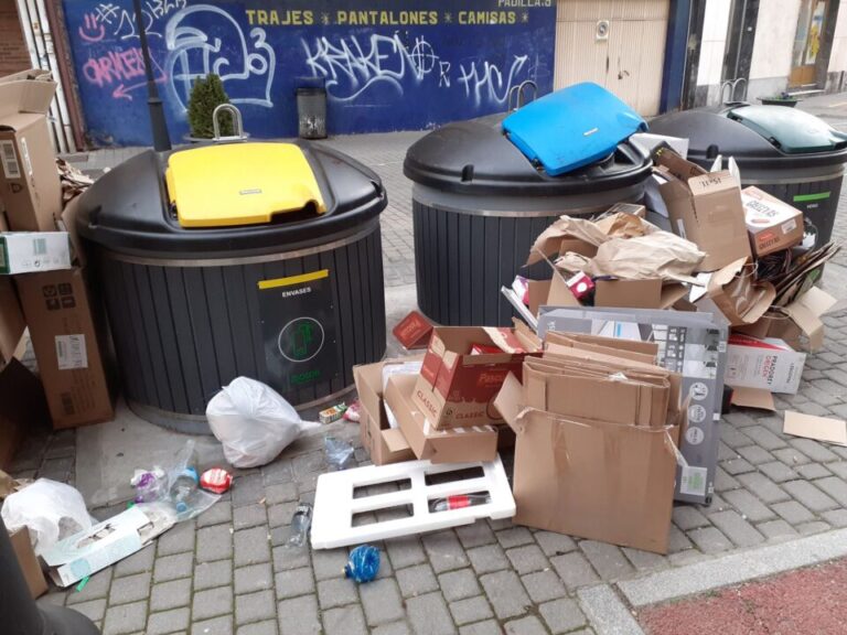 Foto denuncia: «Economía circular: la basura vuelve a la calle»