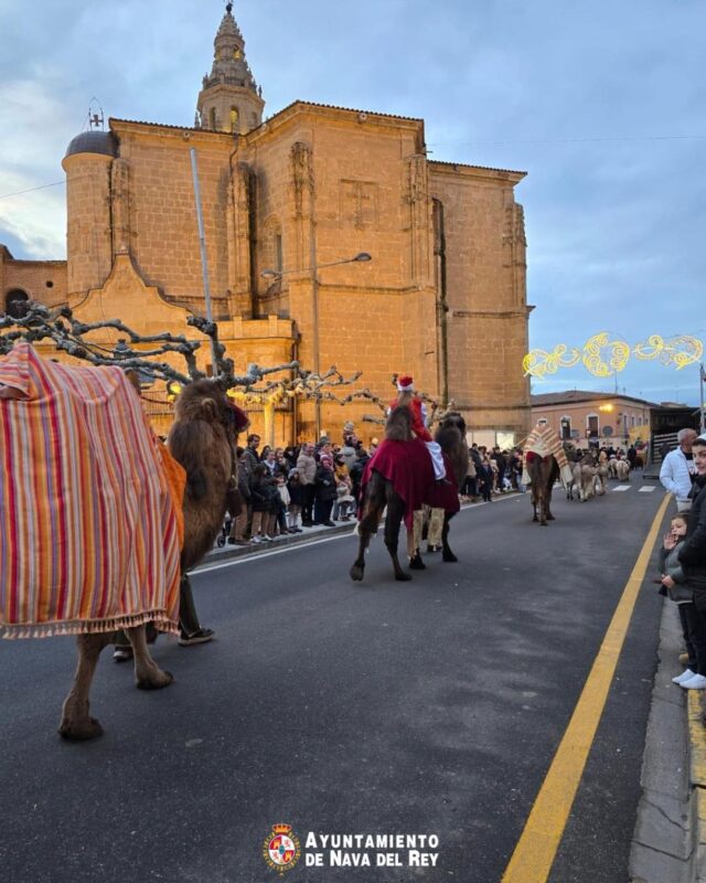 Los pajes reales toman Nava del Rey y anuncian la inminente llegada de los Reyes Magos