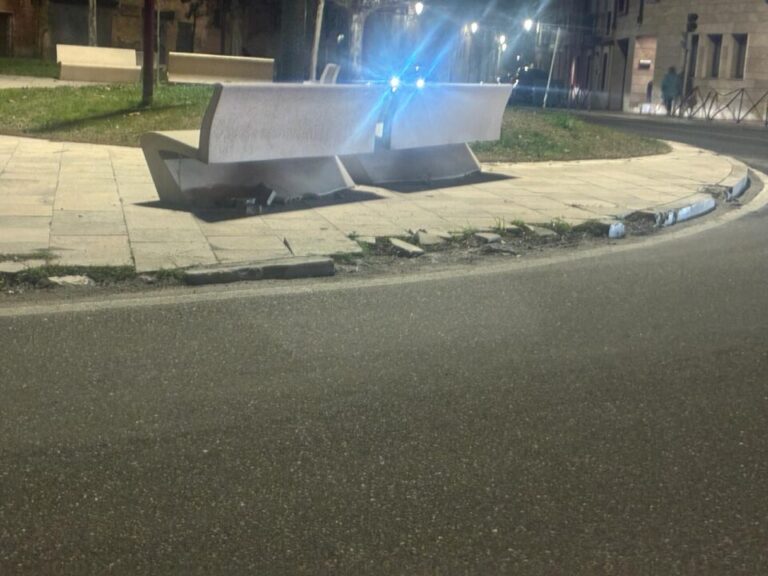 Foto denuncia: Reforma necesaria en este bordillo