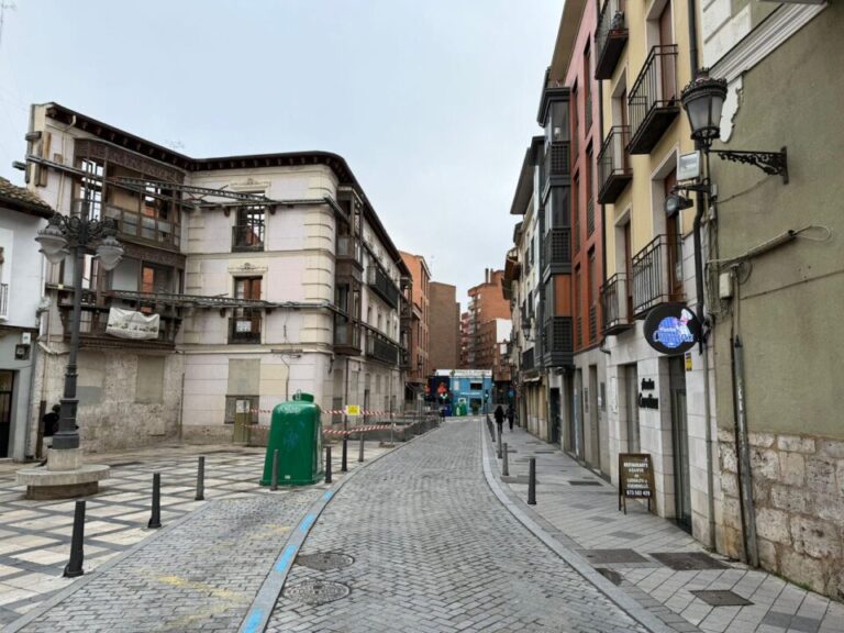 Cortes de tráfico en la calle San Martín de Valladolid desde este lunes por obras en varios edificios