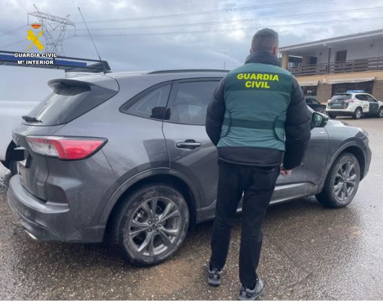 Detenidas dos personas por estafar 1.600 euros en la venta de un coche imposible de transferir en La Zarza