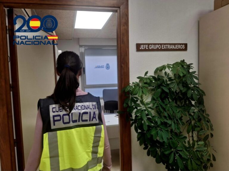 JUPOL alerta del colapso en Extranjería por la regularización masiva: “Sin refuerzos, será un caos operativo”