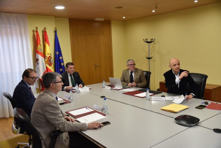 La Junta regulará en 2026 los procesos unificados para seleccionar Policías Locales en Castilla y León