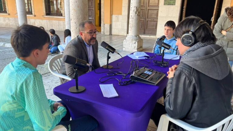 Alumnos de la Estación JDEK del IES Juana I de Castilla en Tordesillas