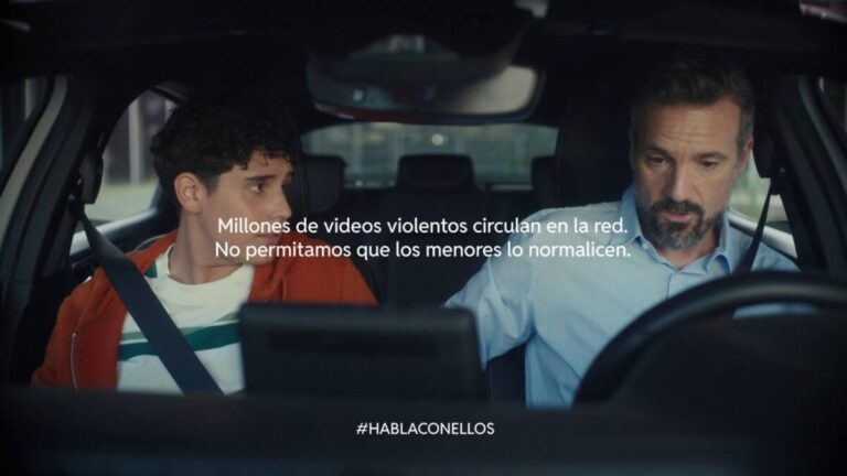 padre e hijo en el coche
