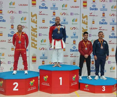 Óscar Botrán se proclama subcampeón de España de kárate máster en La