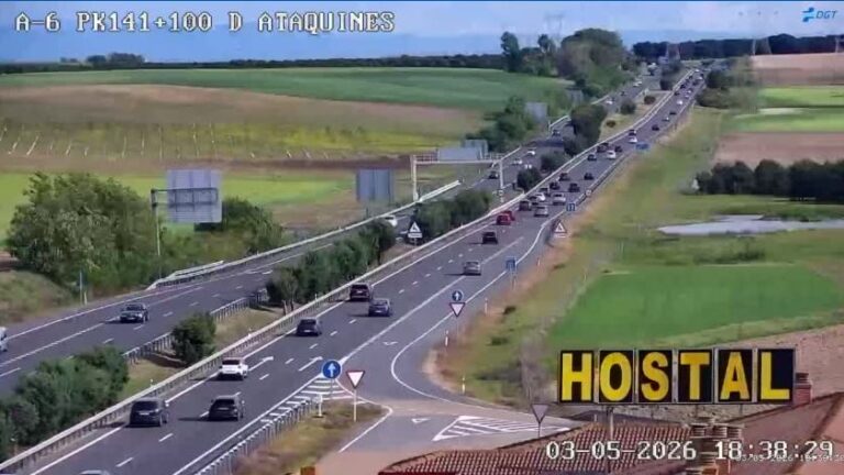 Tráfico intenso en la A-6 tras Medina del Campo en el cierre