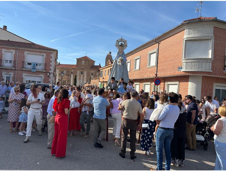 Procesion mayo Carpio en Medina del Campo