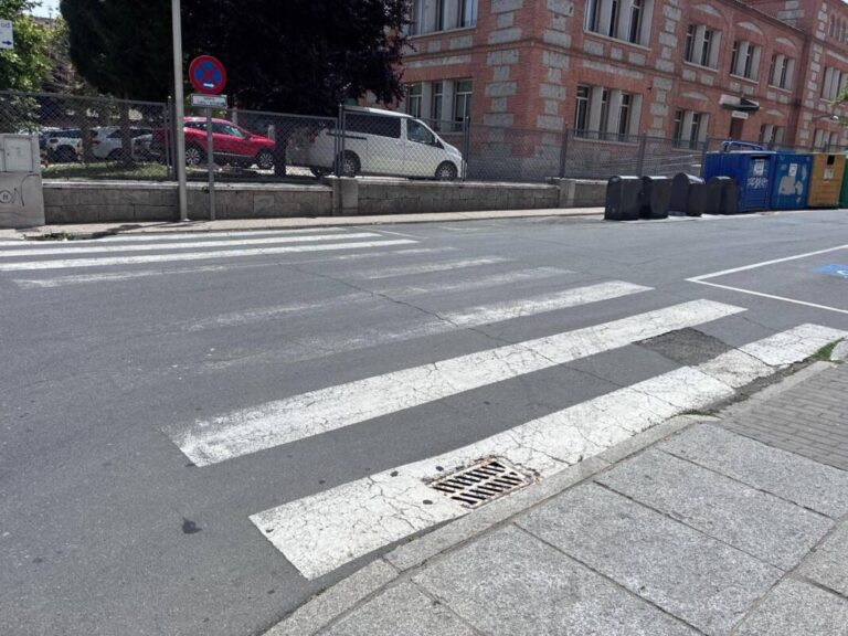 Paso de cebra ubicado en la calle del Rey en Medina del Campo